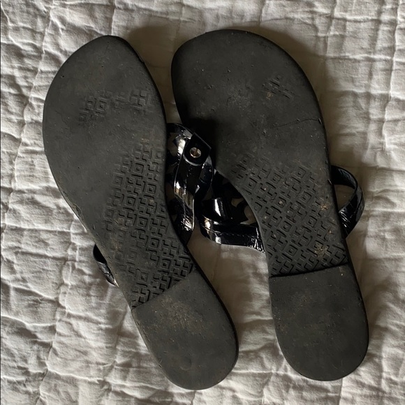 Tory Burch patent leather Millers - Picture 4 of 4